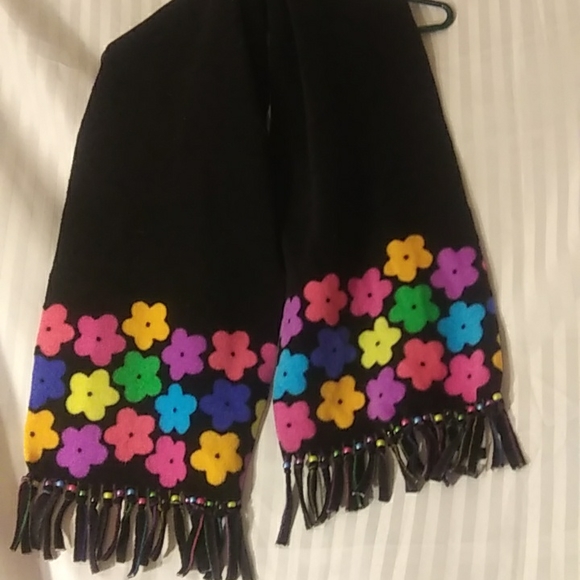 Scarf - Picture 1 of 5